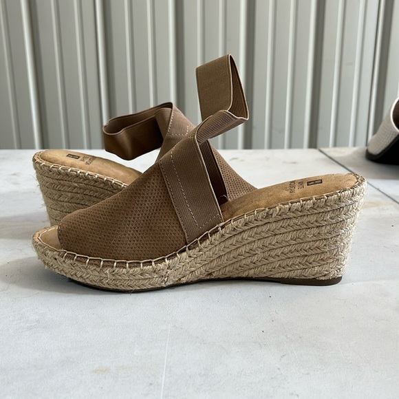 White mountain, size 7, tan - Picture 1 of 3